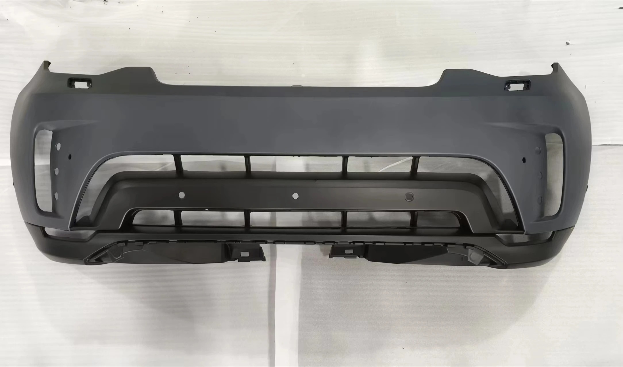 For  Discovery 5 2021- with Park Assist Holes  LR143297 Front Bumper